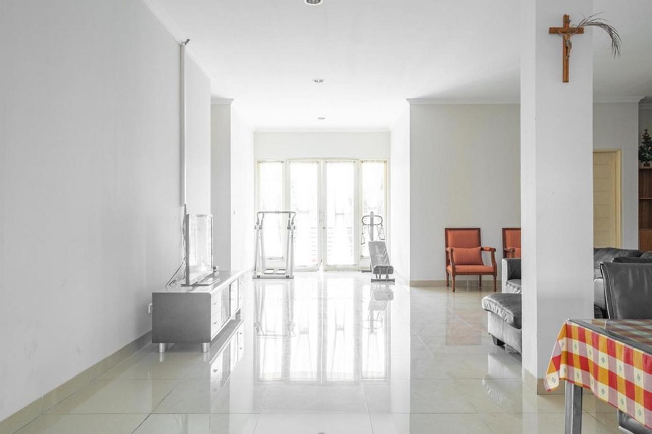 Hotel Reddoorz Near Siloam Karawaci 3 Tangerang Exterior foto