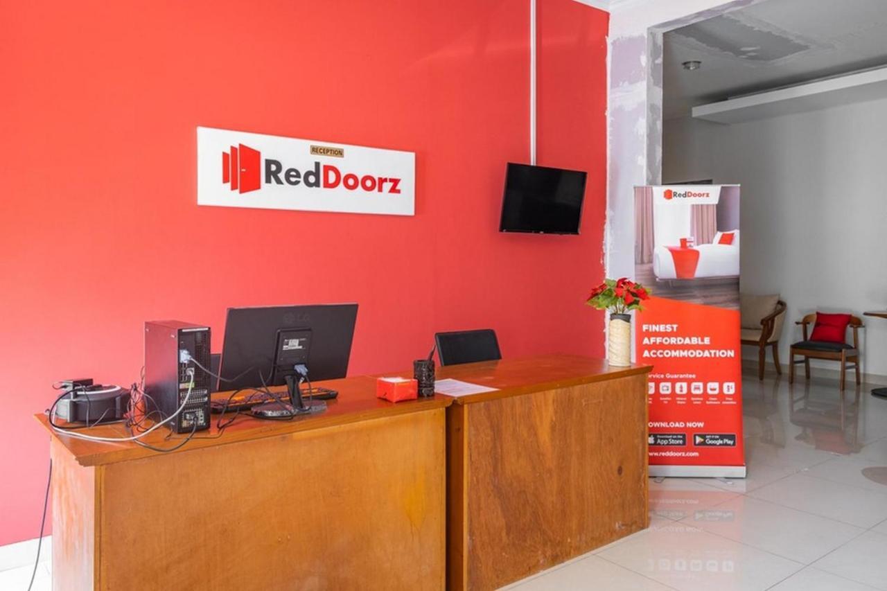 Hotel Reddoorz Near Siloam Karawaci 3 Tangerang Exterior foto